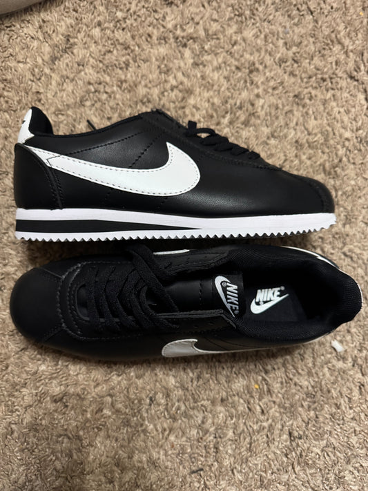 Women’s Nike size 8